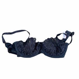 Victoria’s Secret Black Lace Slight Push-Up Bra